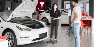 Tesla-Roadster8217in-Ucan-Versiyonu-8220SpaceX-Paketi8221-Icin-Tanitim-Tarihi-Belli-Oldu-featured
