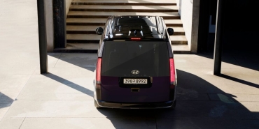 Hyundai-Staria-Elektrikli-Avrupa-Yollarinda-Fiyati-ve-WLTP-Menzili-Belli-Oldu-featured