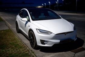 Tesla-Semi-Avrupa-Yollarinda-550-Km-Menzilli-Elektrikli-Dev-Geliyor-featured