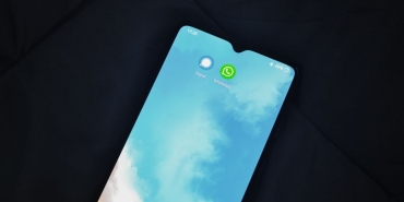 WhatsApp8217a-Nefes-Kesen-8216Sivi-Cam8217-Tasarimi-Yolda-featured