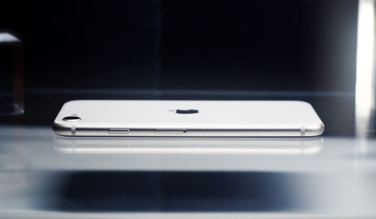 iPhone-SE-Ikilisinden-Beklenmedik-Hamle-Apple-Butce-Stratejisini-Degistiriyor-featured